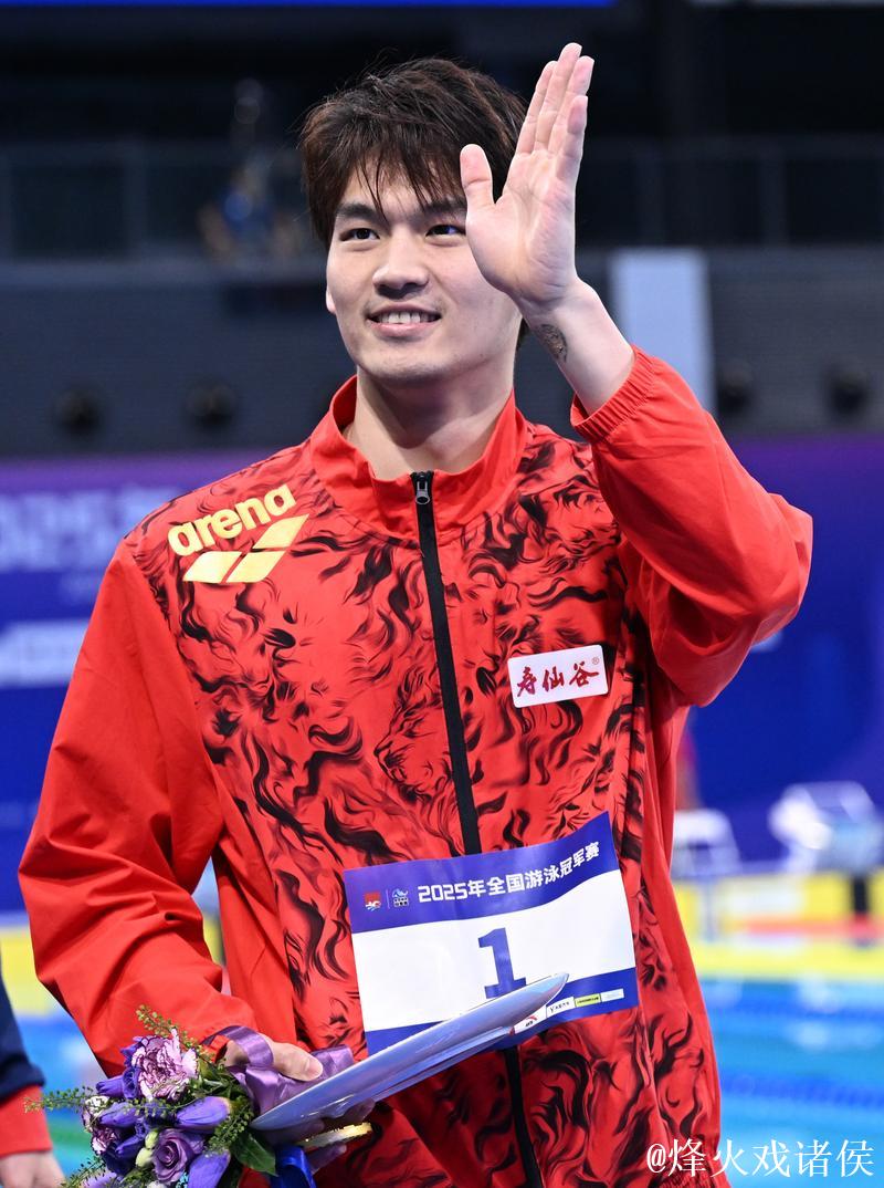 徐嘉余力压群雄 摘得全运会男子50米仰泳金牌