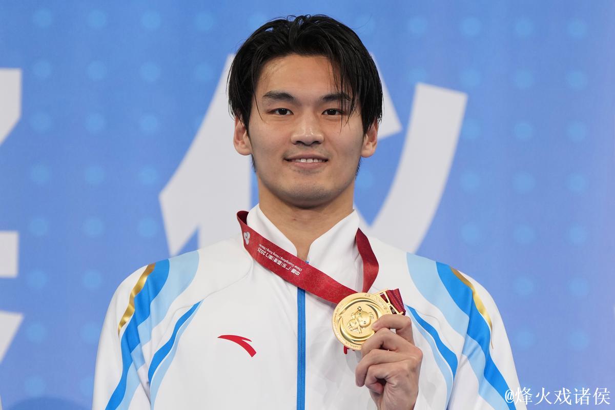 徐嘉余力压群雄 摘得全运会男子50米仰泳金牌